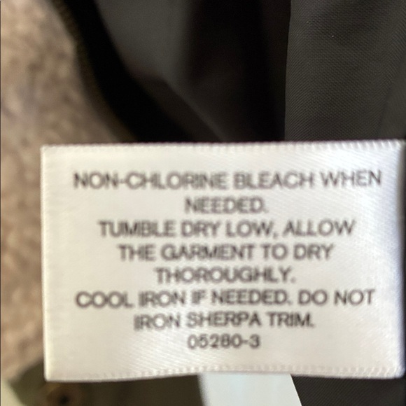 a.n.a Dark Green Puffer Jacket with Light Beige Lining size Large - Picture 6 of 7